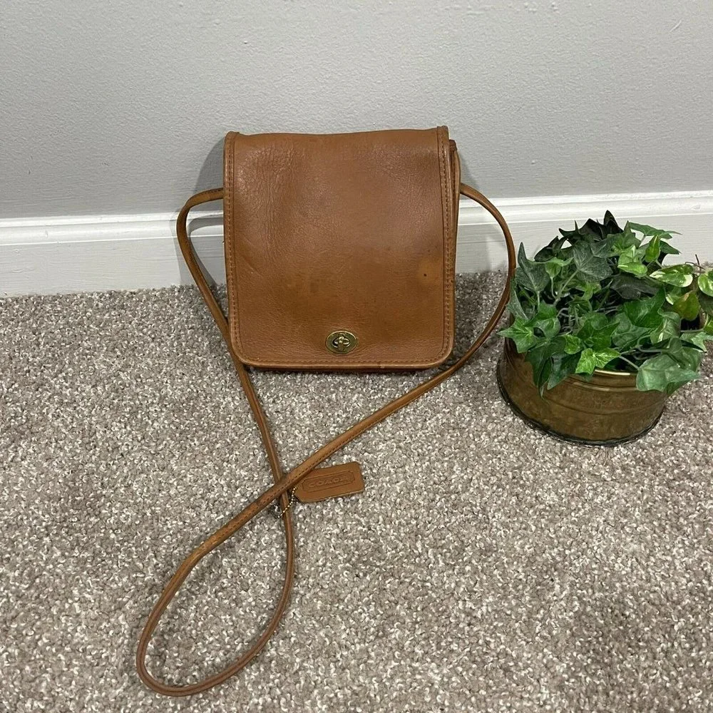 Vintage Coach Brown Leather Crossbody Flap Compact Pouch Mini Bag Turn lock - Picture 8 of 9